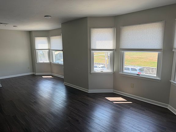 4th image of 106-108 Main St #108F