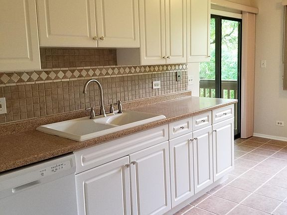 3rd image of 912 Knottingham Dr #2AL