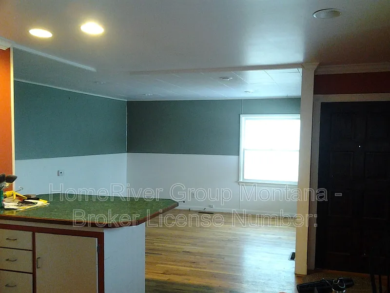 4 bed, 2.0 bath, 1720 sqft, $2,695 — Photo 2