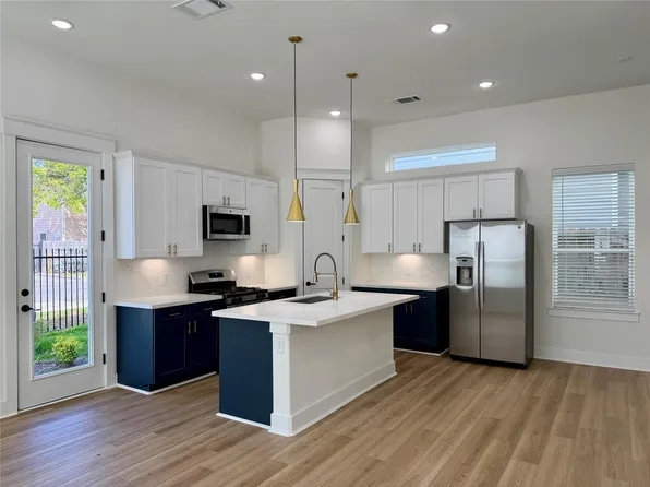 8904 Sunshine Laverne Ln, Houston, TX 77080