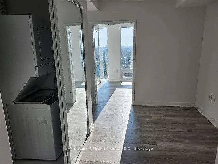 238 Simcoe St — Photo 6
