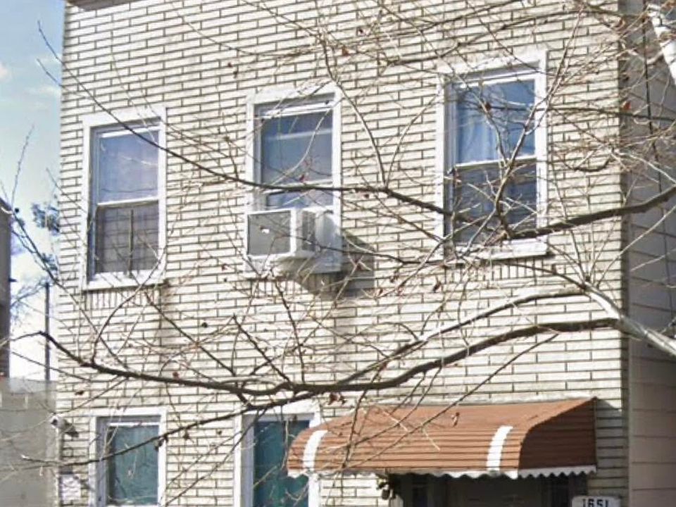 1st image of 1651 Hunt Ave