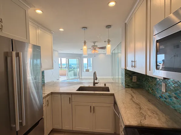 1200 Pacific Coast Hwy, Huntington Beach, CA