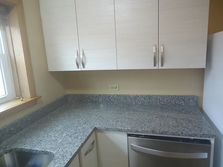 4950 Greenwood Ave #3E — Photo 7