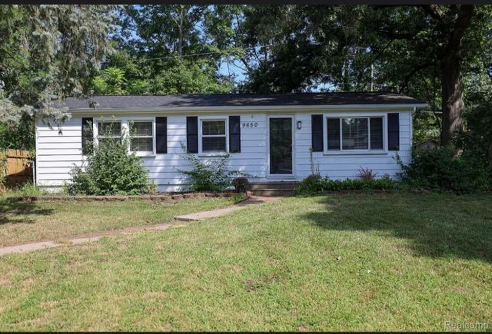 9650 Cooley Lake Rd - Property Image