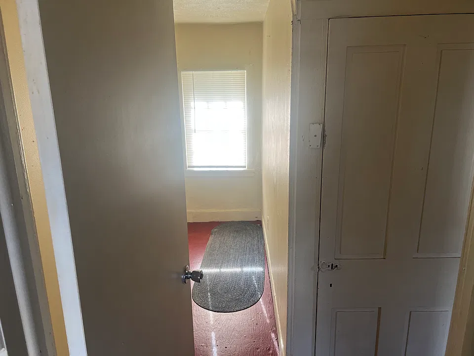 310 & 312 E Burke St #310