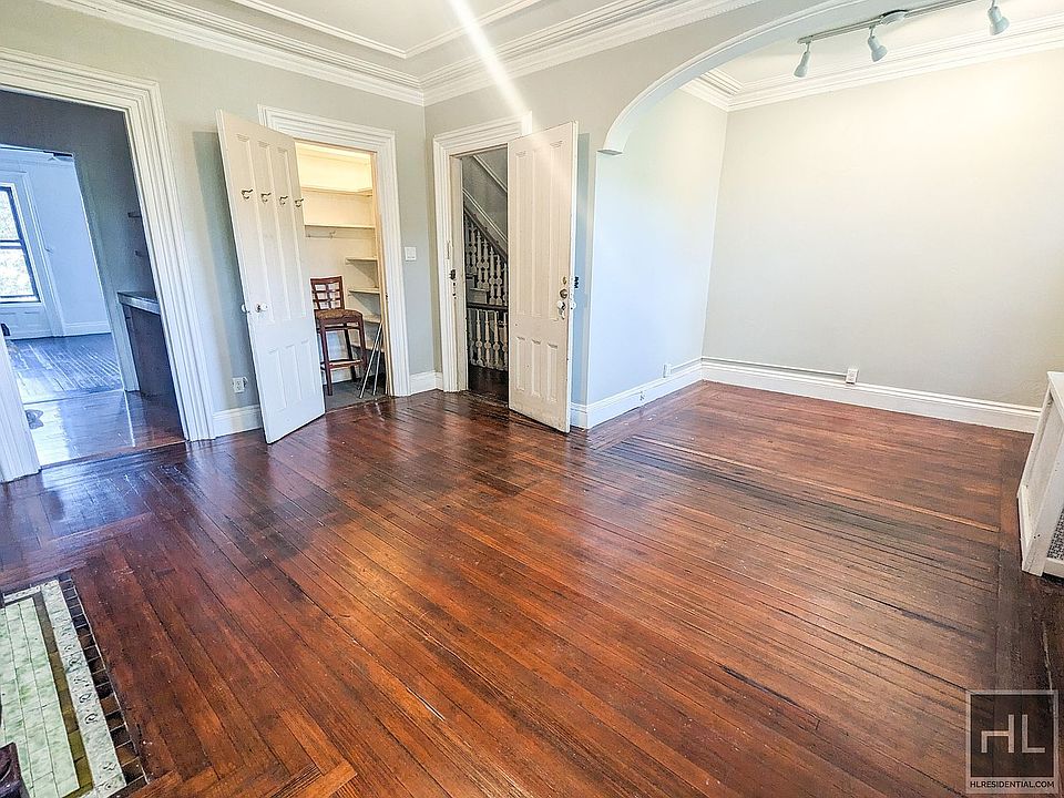 1st image of 9 Cambridge Pl #2