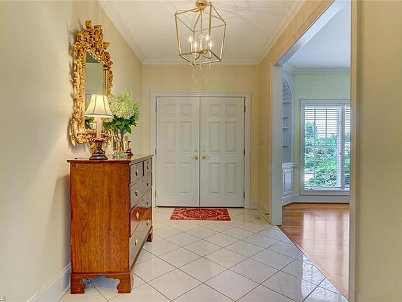 3rd image of 2417 N Beech Ln
