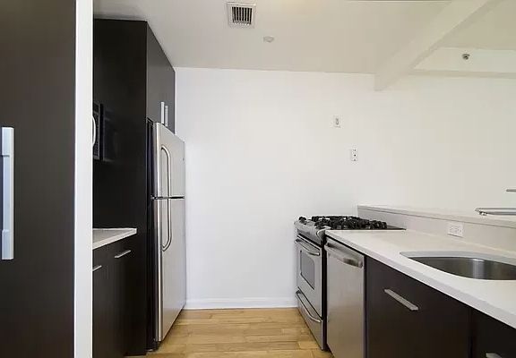 5th image of 13-11 Jackson Ave #5C