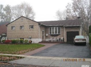 69 Flower Rd, Valley Stream, NY 11581