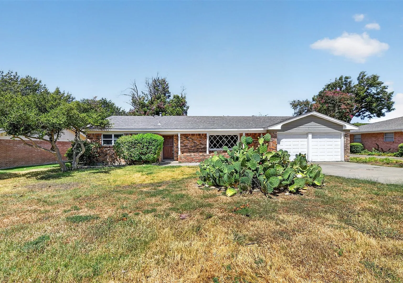 Updated 3 Bedroom With Character. — Photo 1