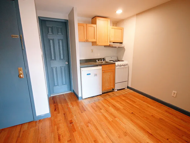 518 E 5th St — Photo 15