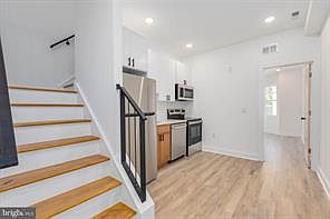 1st image of 3842 Fairmount Ave #4