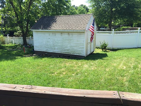 5th image of 829 Falls Creek Dr