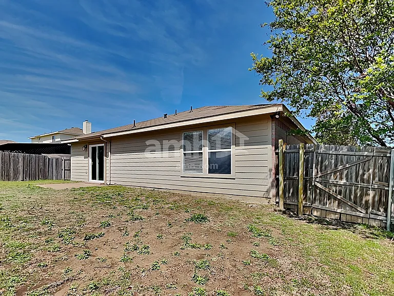 1601 White Oak Rd — Photo 20