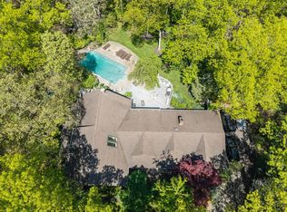 30 Bramble Ln, Melville, NY 11747