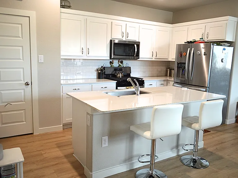 411 Bertney Dr — Photo 7