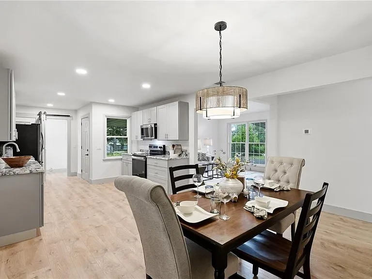 1079 Fairview Rd NW — Photo 8