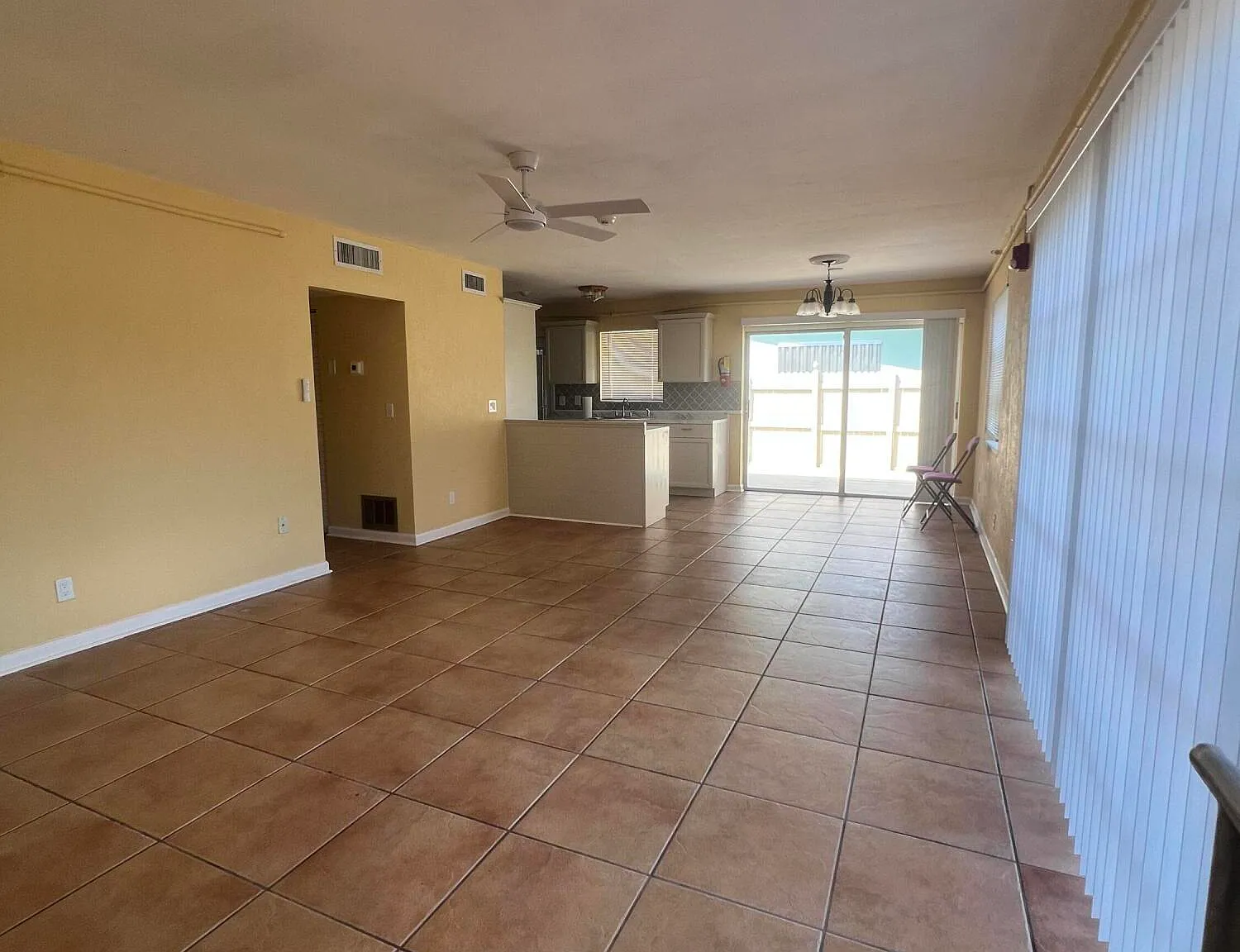 3 bed, 2.0 bath, 1433 sqft, $3,450 — Photo 4