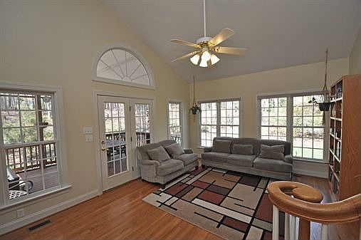 5th image of 300 Hixson Dr