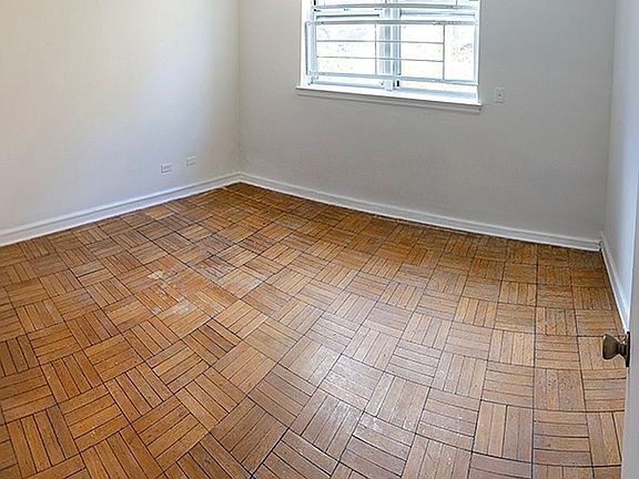 5th image of 143 Bennett Ave