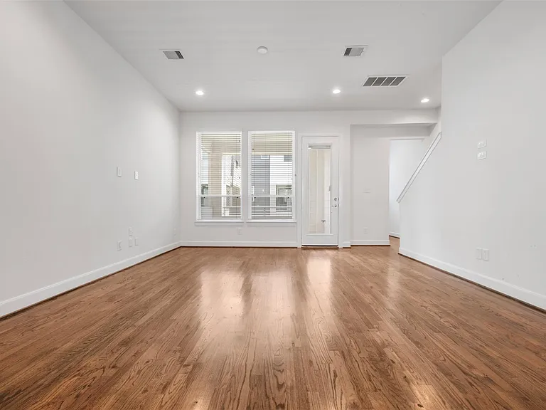 2737 Clinton Dr — Photo 8