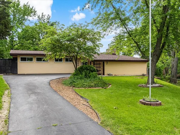 1542 Fournier Dr, Saint Louis, MO 63126