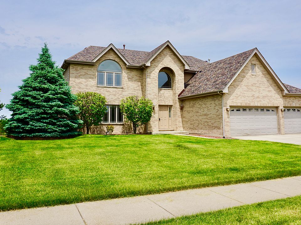 1st image of 8124 Parkview Ln