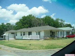 1302 W Division St, Henryetta, OK 74437