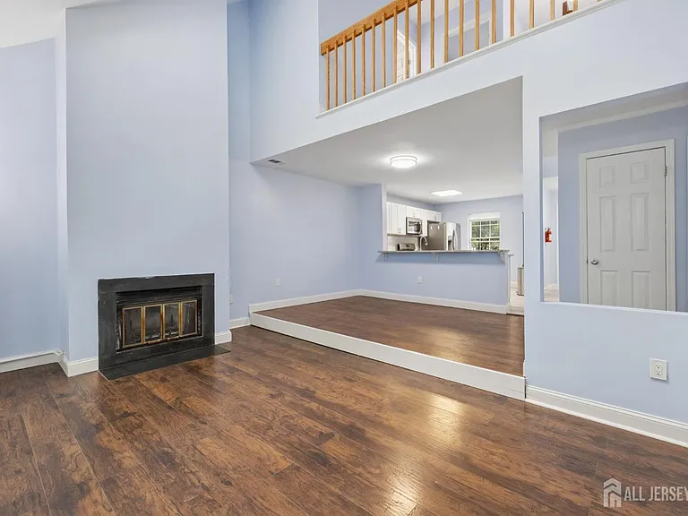 1609 Mulberry Ct — Photo 6