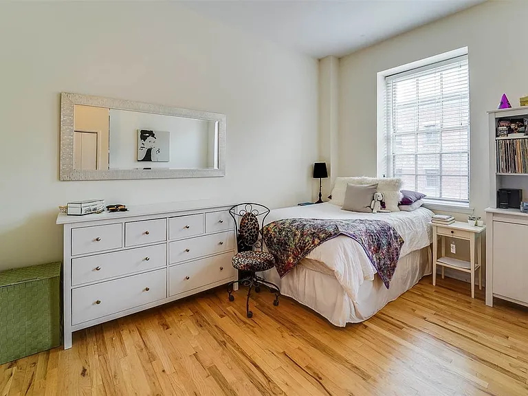 341 Monmouth St #305 — Photo 3