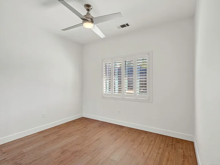 1006 Little St — Photo 25