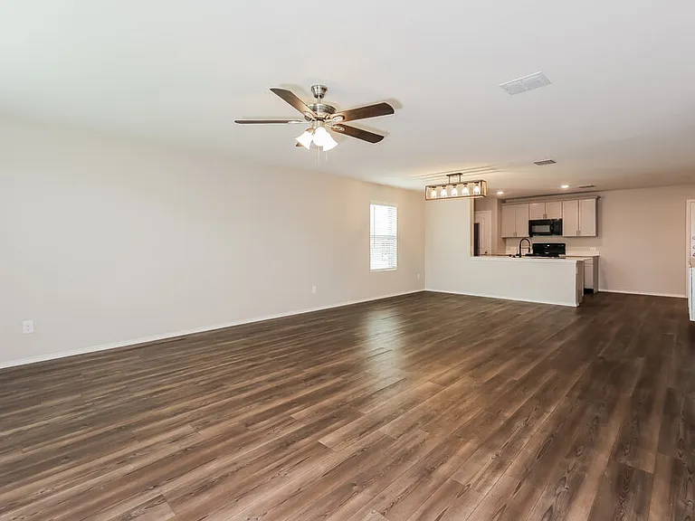 1124 Skyline Dr — Photo 4