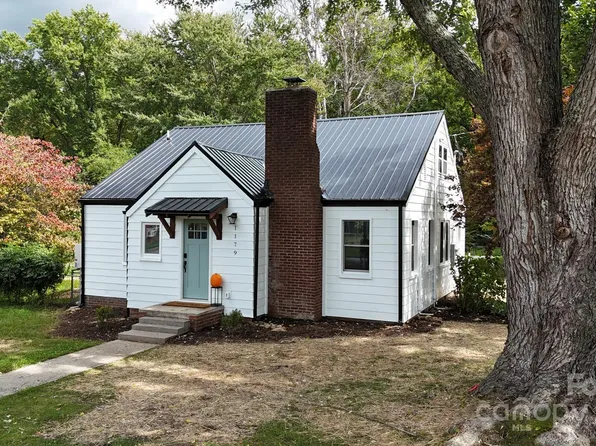 1179 Sulphur Springs Rd, Waynesville, NC 28786