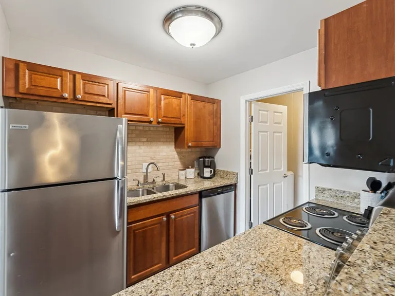 Sawgrass Apartments — Photo 18