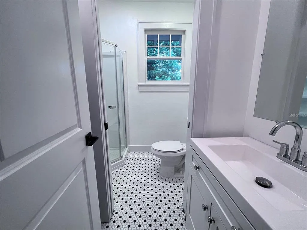 4 bed, 2.0 bath, 1420 sqft, $2,400 — Photo 4