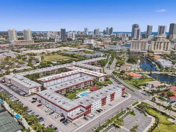 580 Egret Dr APT 108, Hallandale Beach, FL 33009