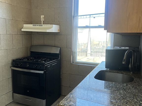 3rd image of 6008 Kennedy Blvd W APT 4