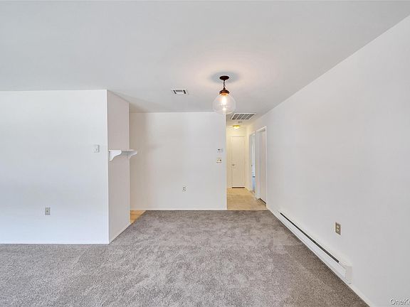 4th image of 338 Edinburgh Drive