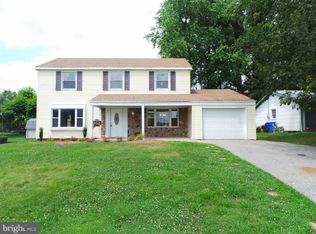28 Plumtree Ln, Willingboro, NJ 08046