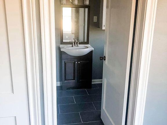 3rd image of 813 Hancock St