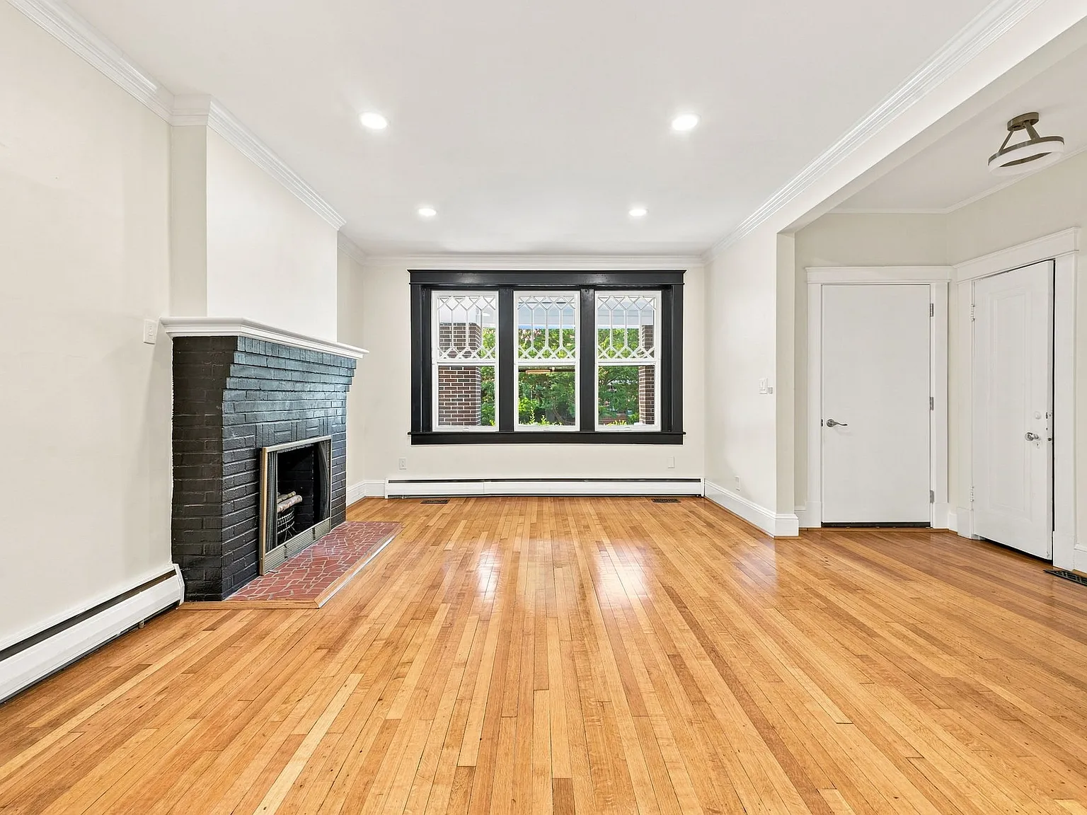 734 Shirley Avenue - A — Photo 4