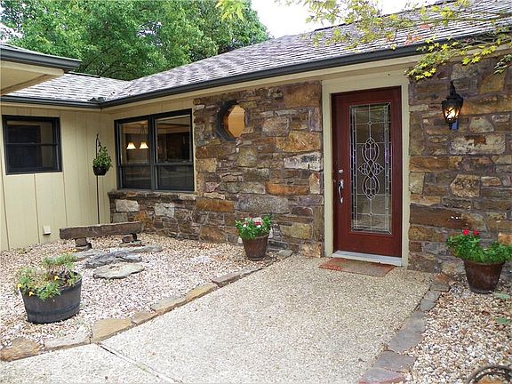 2nd image of 15 Blenheim Ln