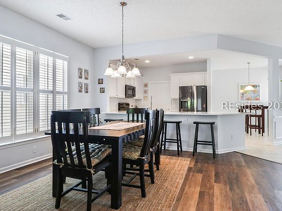 3rd image of 34 Wainwright Dr