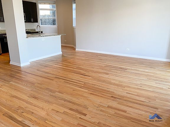 5th image of 673 W Roscoe St #675303