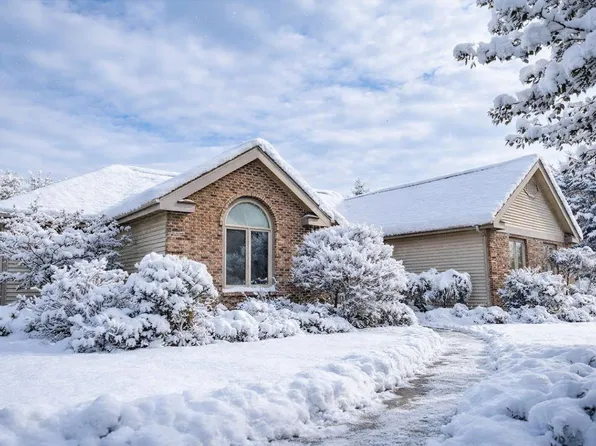 5834 Persimmon Dr, Fitchburg, WI 53711