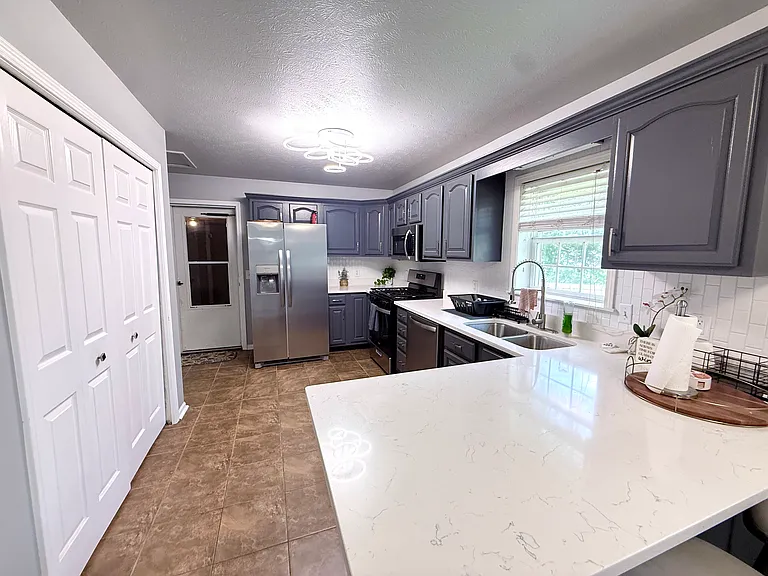 2244 W Taft St — Photo 21