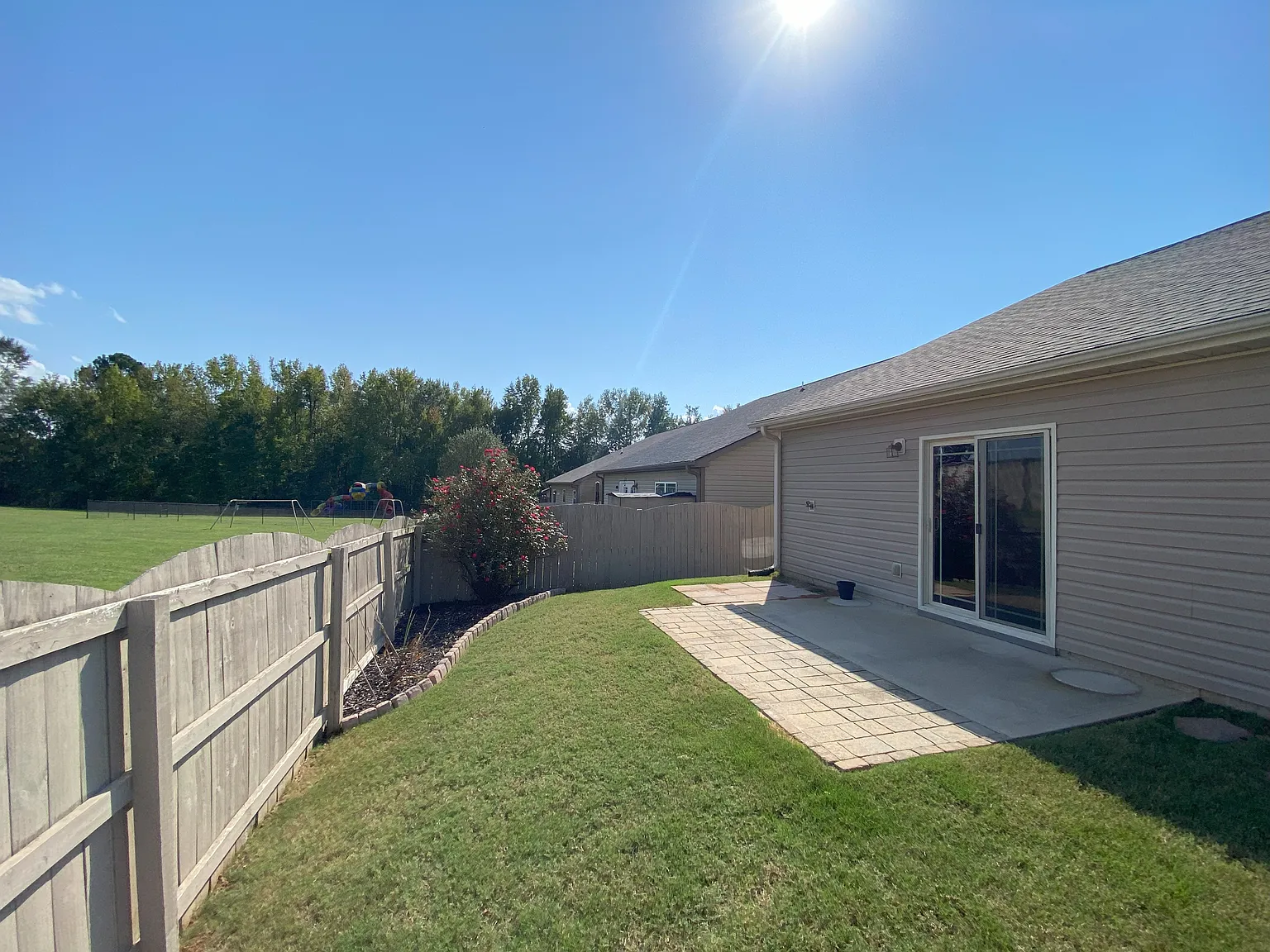 3 bed, 1368 sqft, $1,850 — Photo 2