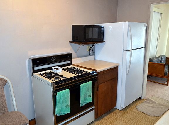 5th image of 17327 Lorenz Ave