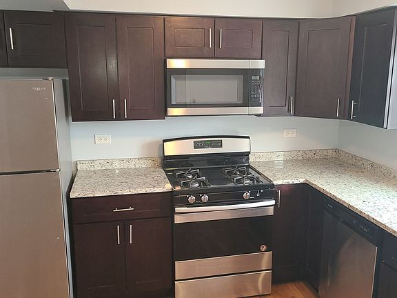 2nd image of 2419-21 N Neva Ave #2421-204
